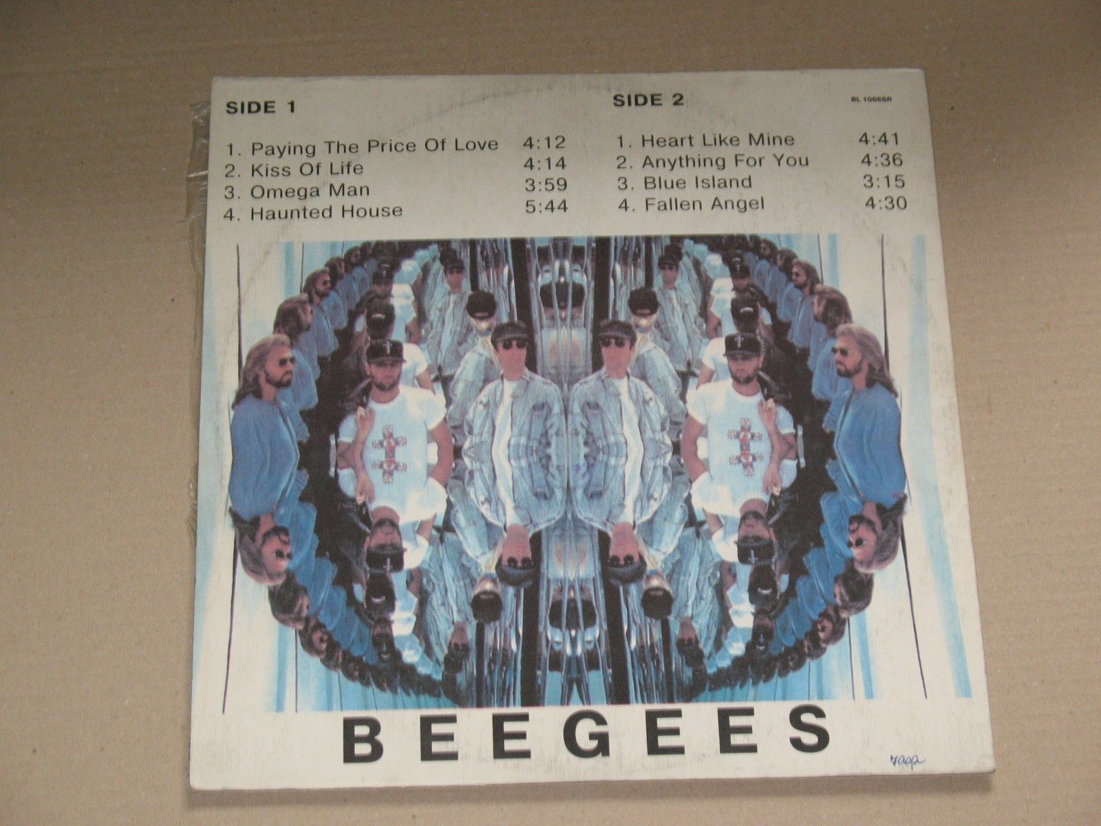 BEE GEES - Size Isn´t Everything