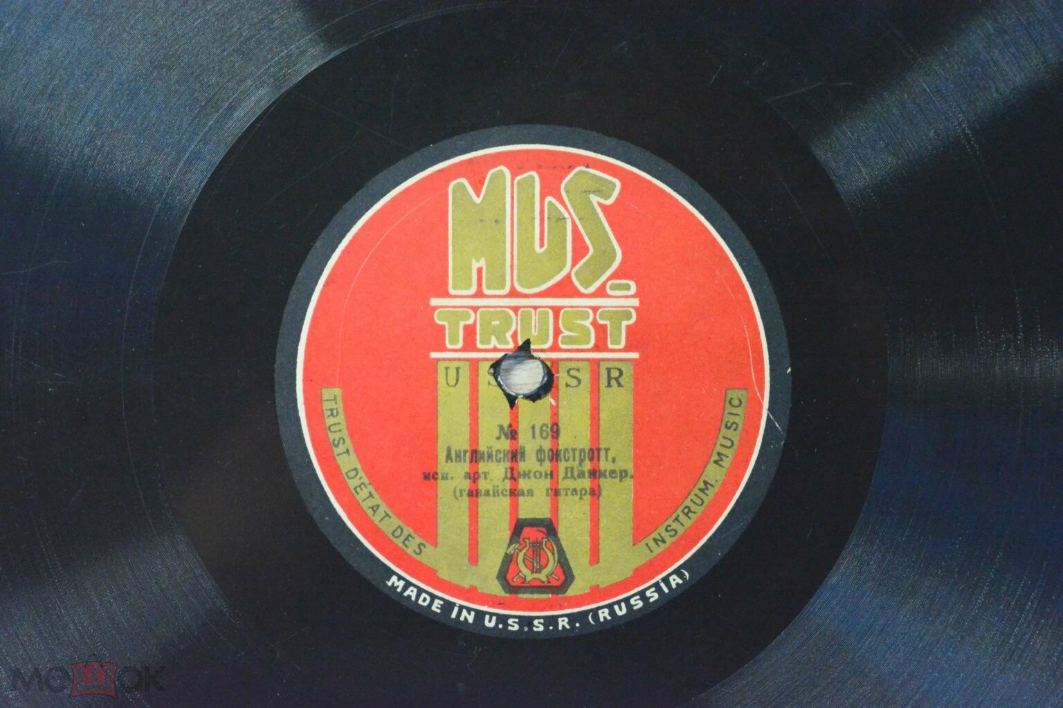 Д. Данкер на гавайской гитаре - Гонолульский мед // Английский фокстрот