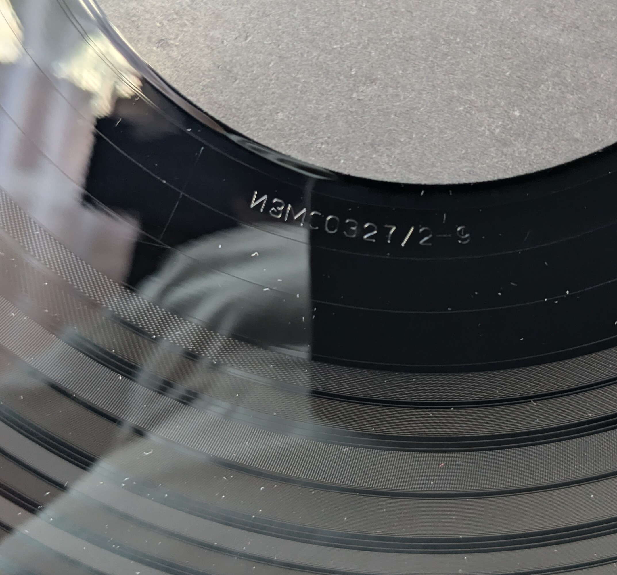 Пластинка для измерения частотных характеристик, разделения между стереоканалами и чувствительности стереозвукоснимателей