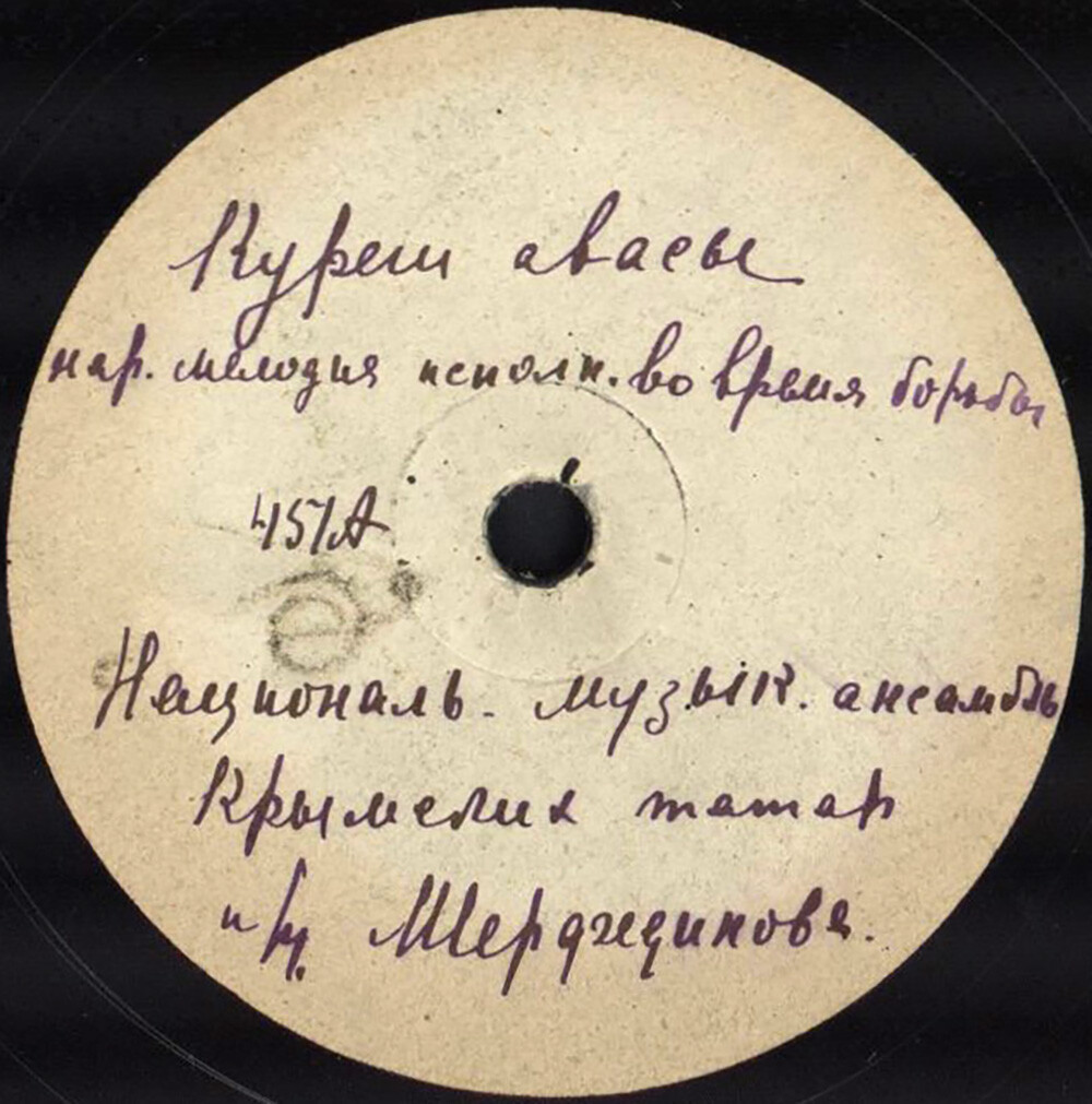 А. Меджит; хор и нац. ансамбль - Сычан // Нац. муз. ансамбль крымских татар п/у Я. Шерфединова -  Куриш авасы, нар. мелодия